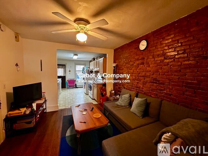 Boston Apartment: 8 Mead St