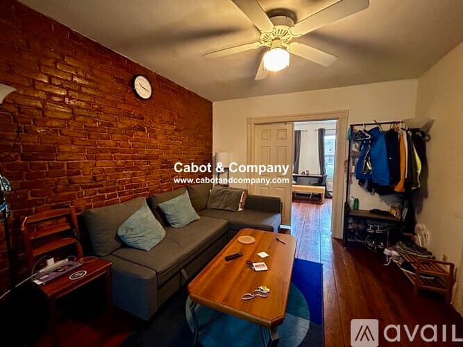 Boston Apartment: 8 Mead St