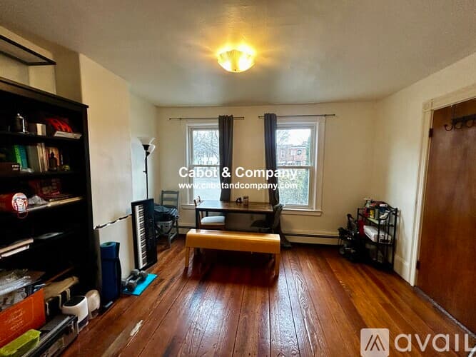 Boston Apartment: 8 Mead St
