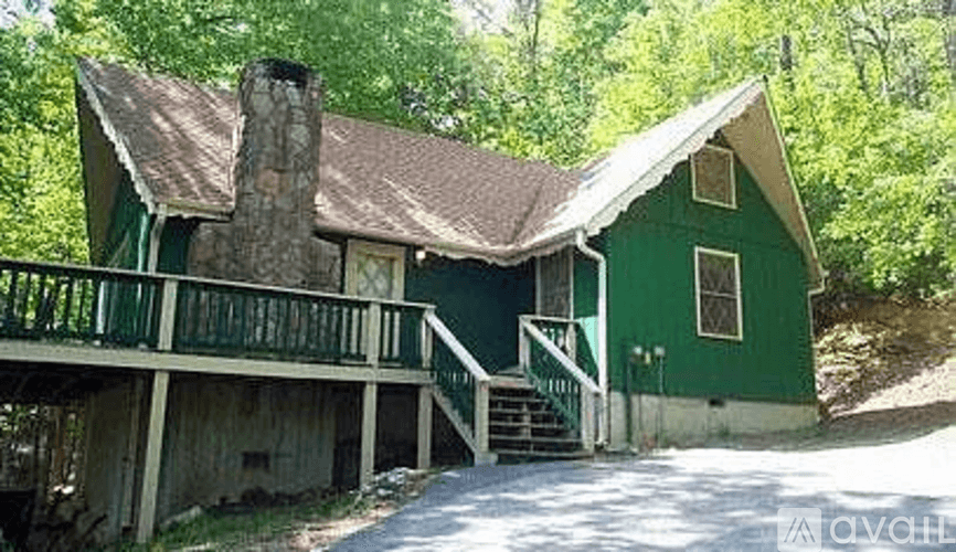 Dillard House: 211 Chalet Village Dr