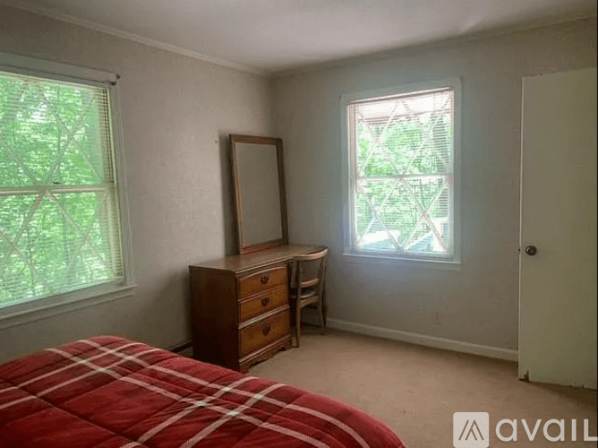 Dillard House: 211 Chalet Village Dr