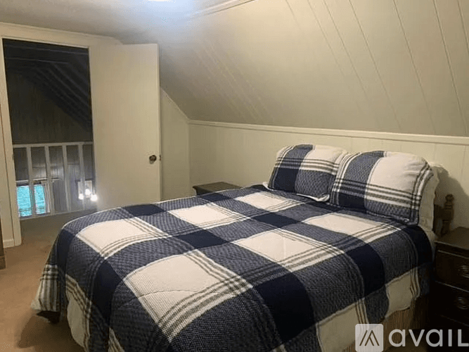 Dillard House: 211 Chalet Village Dr