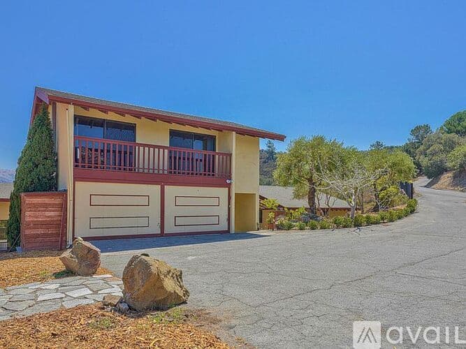 Salinas House: 24345 Paseo Privado