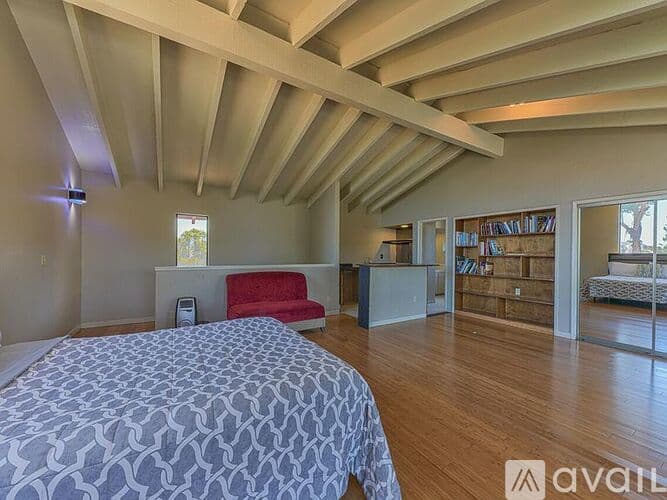 Salinas House: 24345 Paseo Privado