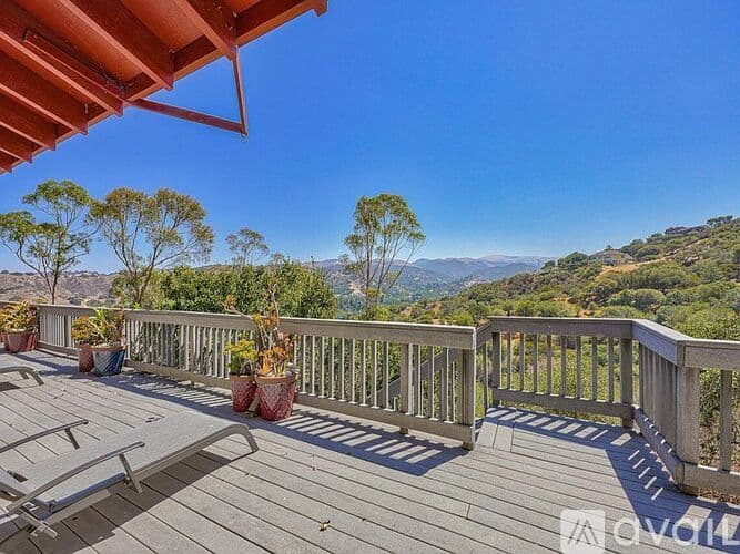 Salinas House: 24345 Paseo Privado