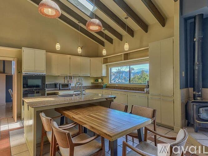 Salinas House: 24345 Paseo Privado