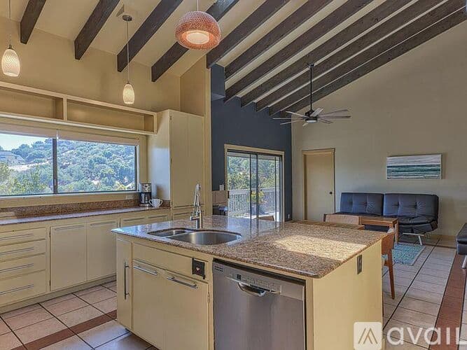 Salinas House: 24345 Paseo Privado