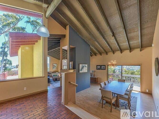 Salinas House: 24345 Paseo Privado