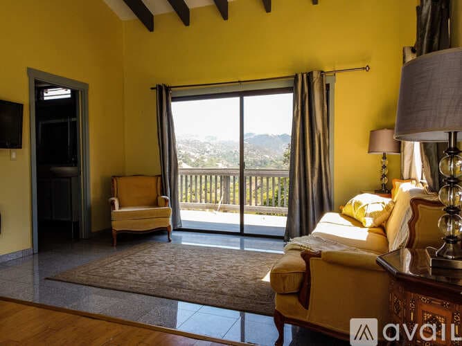 Salinas House: 24345 Paseo Privado