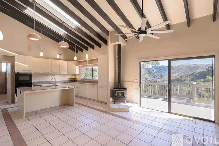 Salinas House: 24345 Paseo Privado