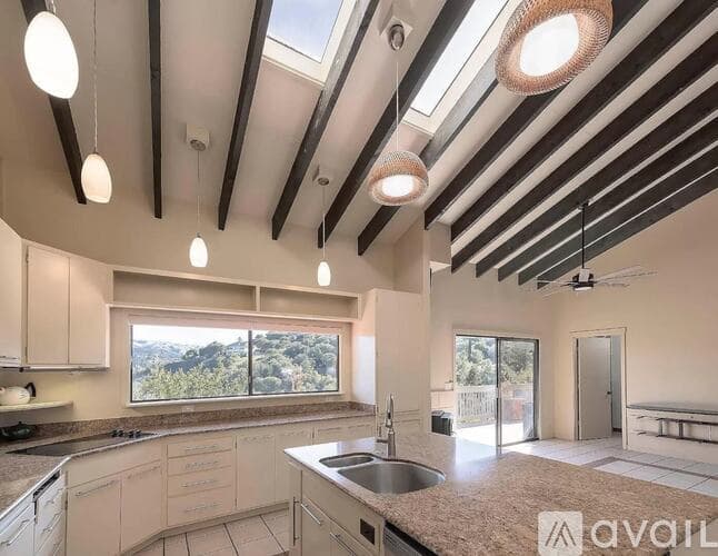 Salinas House: 24345 Paseo Privado