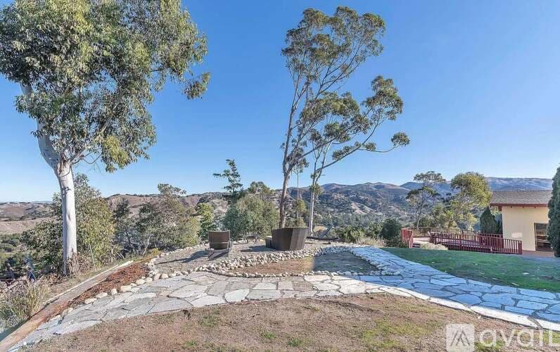 Salinas House: 24345 Paseo Privado