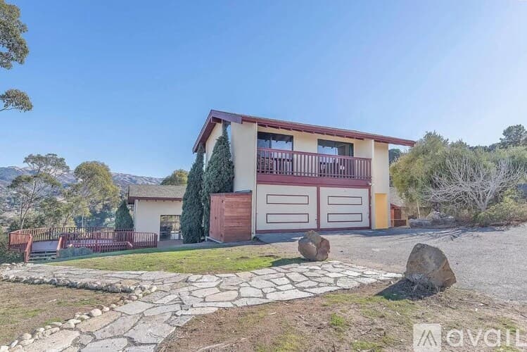 Salinas House: 24345 Paseo Privado