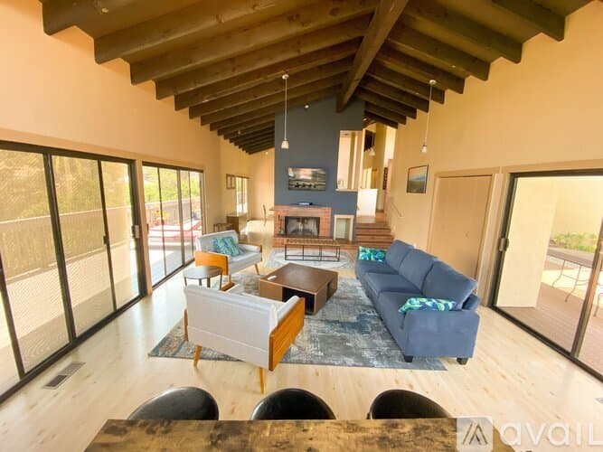 Salinas House: 24345 Paseo Privado