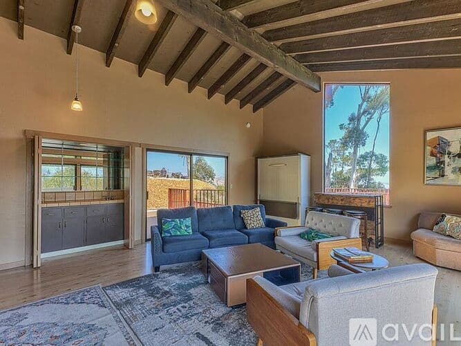 Salinas House: 24345 Paseo Privado