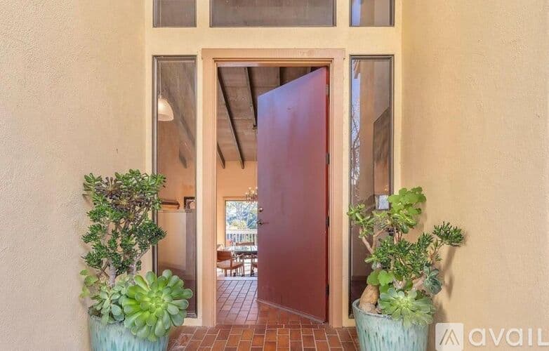 Salinas House: 24345 Paseo Privado