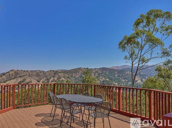 Salinas House: 24345 Paseo Privado
