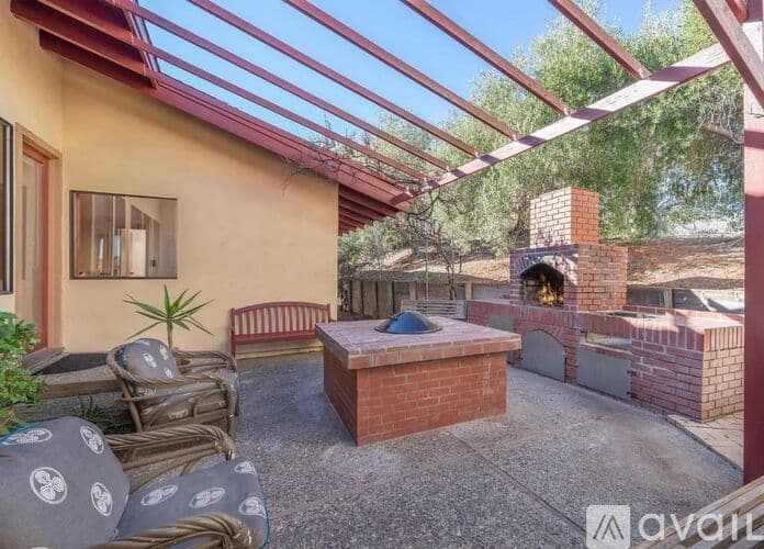 Salinas House: 24345 Paseo Privado