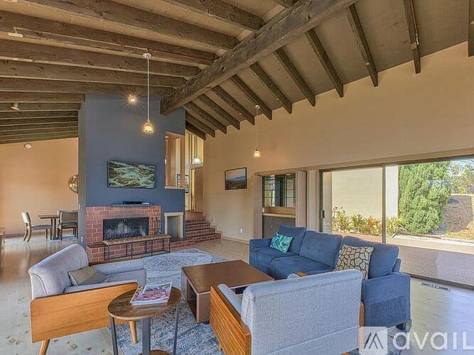 Salinas House: 24345 Paseo Privado