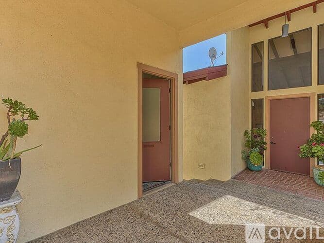 Salinas House: 24345 Paseo Privado