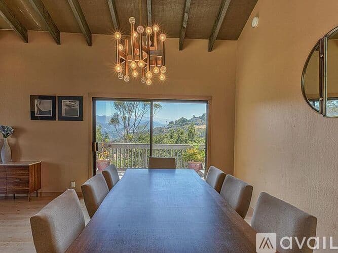 Salinas House: 24345 Paseo Privado