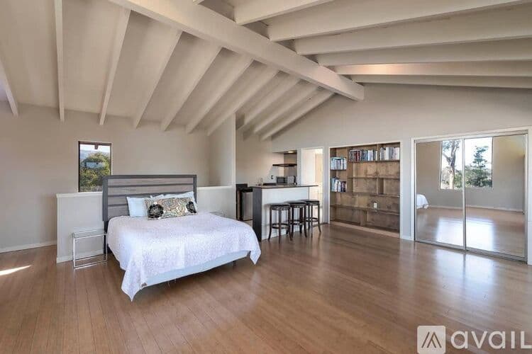 Salinas House: 24345 Paseo Privado