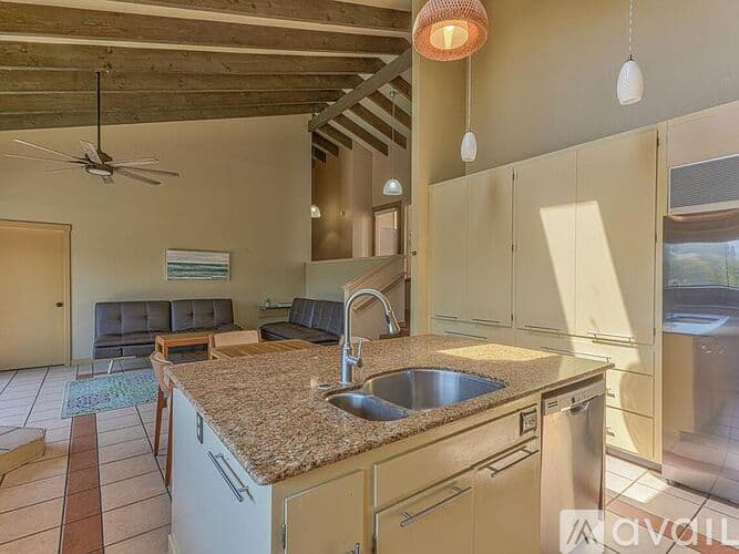 Salinas House: 24345 Paseo Privado
