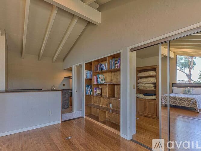 Salinas House: 24345 Paseo Privado
