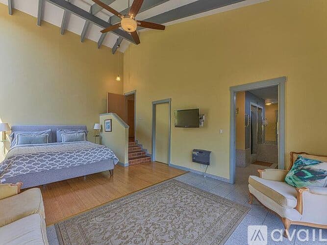 Salinas House: 24345 Paseo Privado