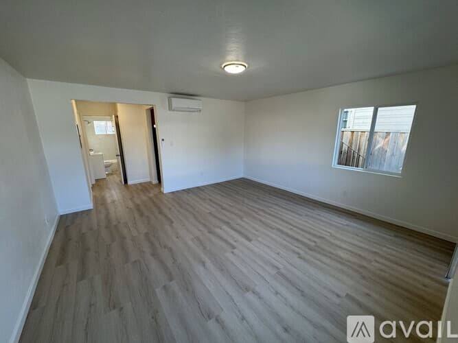 Berkeley Apartment: 1600 63rd St