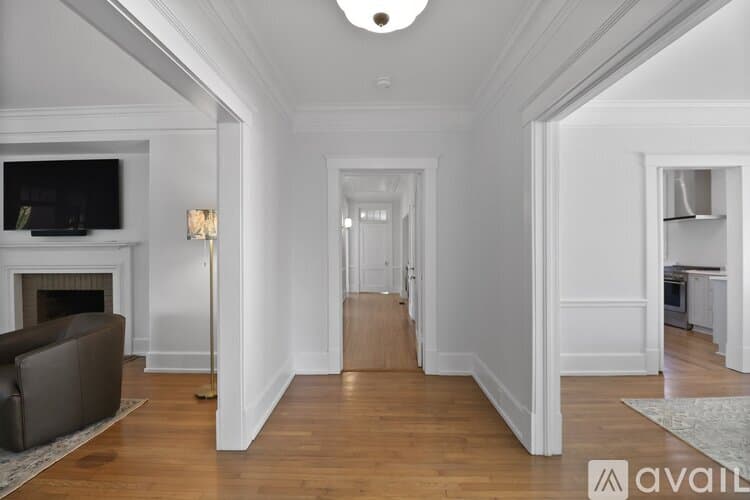 Savannah House: 209 E 45th St