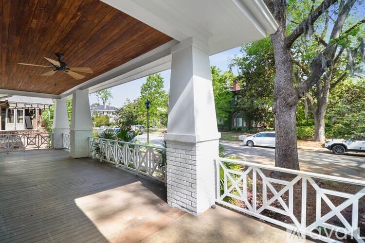 Savannah House: 209 E 45th St