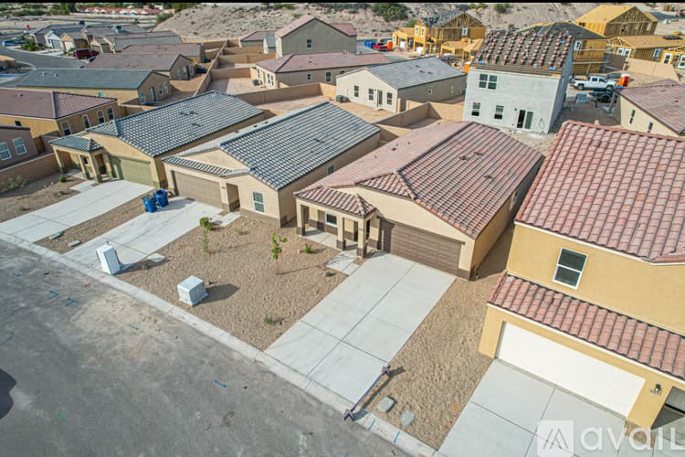 Bullhead City House: 2412 Village Drive
