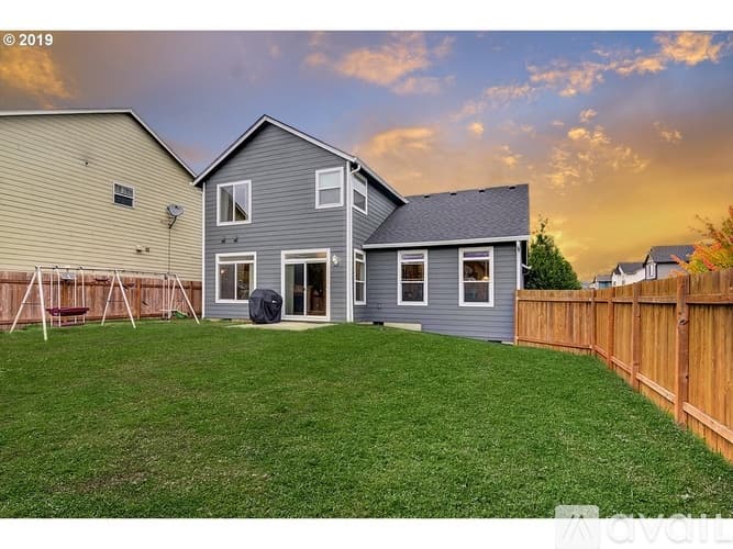 Vancouver House: 5119 Northeast 90th Street