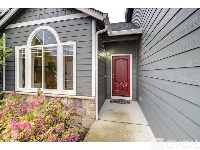 Vancouver House: 5119 Northeast 90th Street