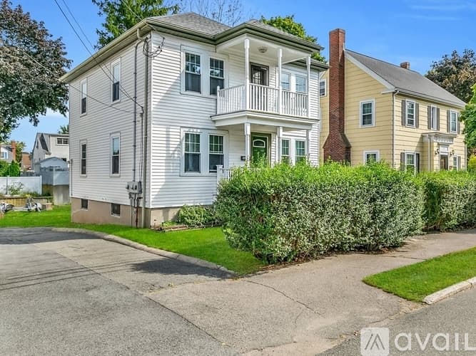 Salem Apartment: 173 Loring Ave