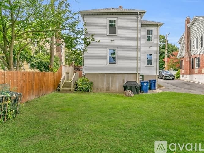 Salem Apartment: 173 Loring Ave