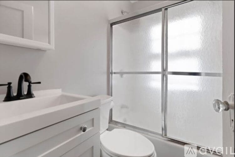 Salem Apartment: 173 Loring Ave