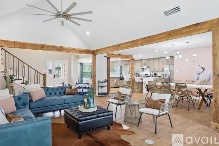 Haltom City House: 6333 Tosca Dr