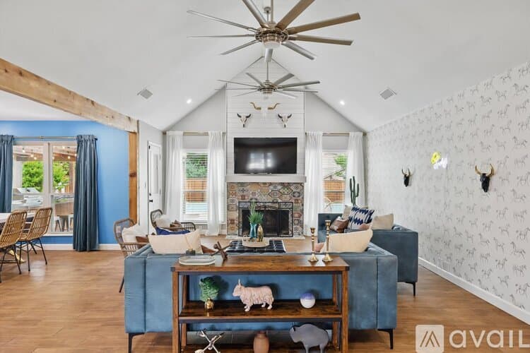 Haltom City House: 6333 Tosca Dr