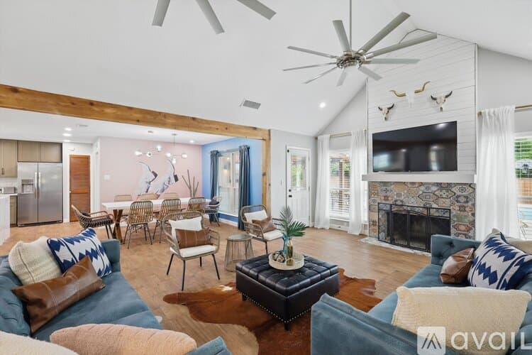 Haltom City House: 6333 Tosca Dr