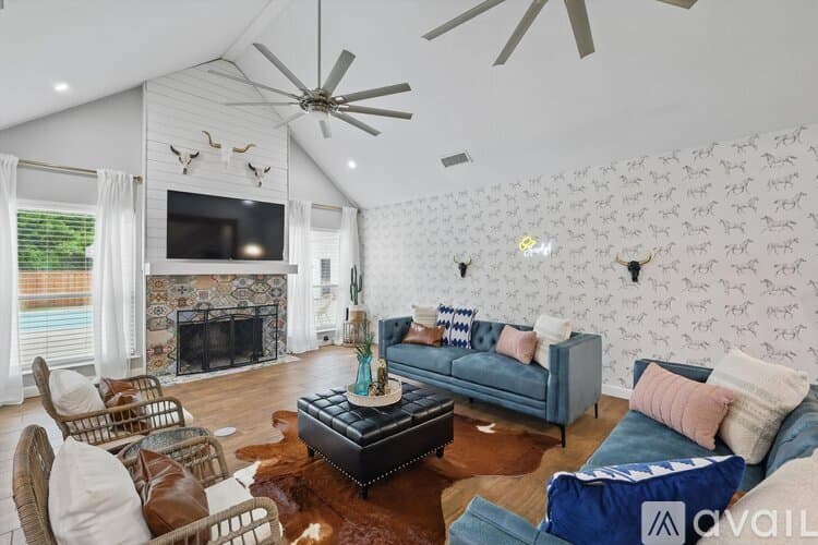 Haltom City House: 6333 Tosca Dr
