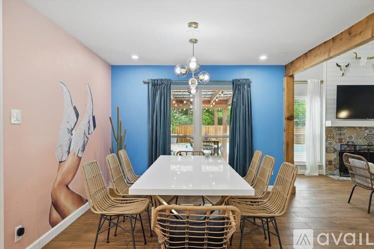 Haltom City House: 6333 Tosca Dr
