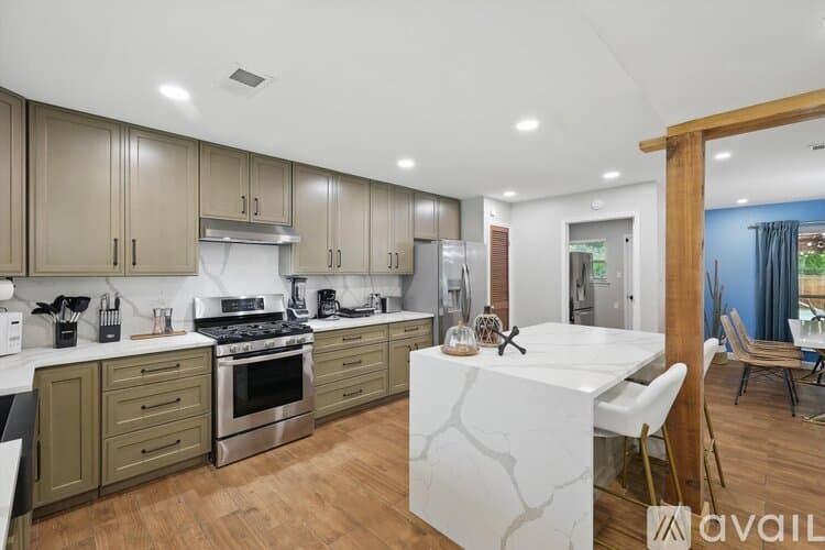 Haltom City House: 6333 Tosca Dr