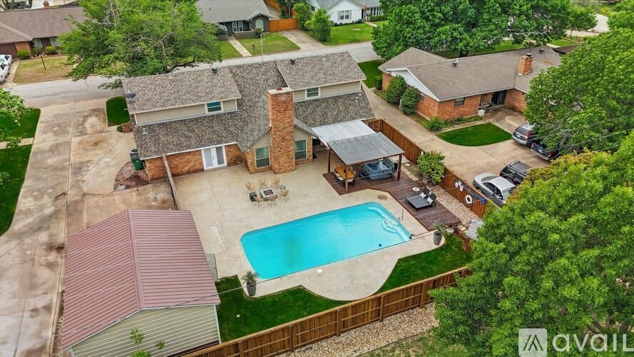 Haltom City House: 6333 Tosca Dr