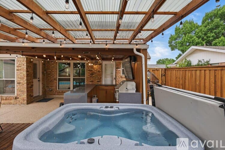 Haltom City House: 6333 Tosca Dr