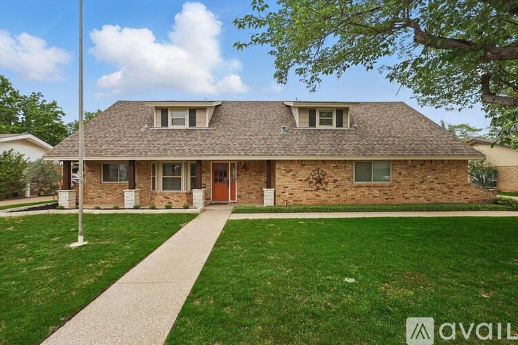Haltom City House: 6333 Tosca Dr