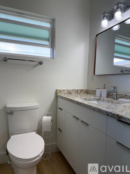 Venice House: 906 Harbor Dr S