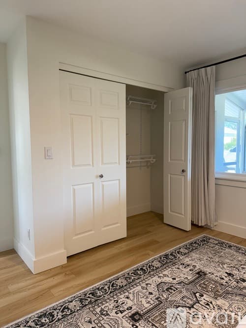 Venice House: 906 Harbor Dr S