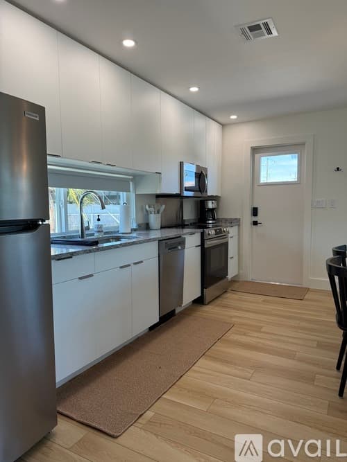 Venice House: 906 Harbor Dr S
